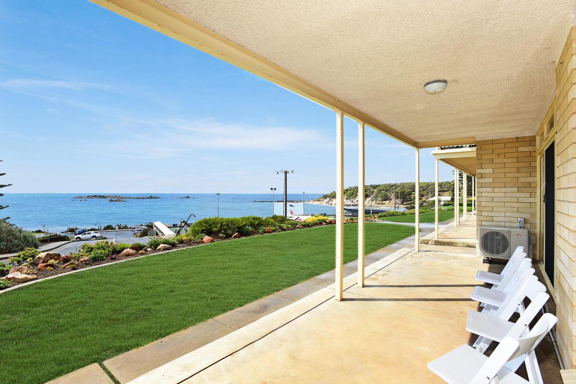 Dolphins Beachfront Apartment No 4 Port Elliot Exterior photo